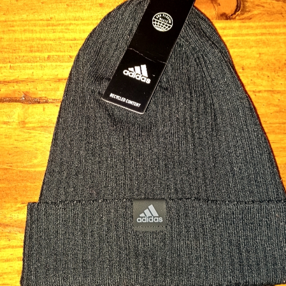 NWT* ADIDAS CUFFED KNIT BEANIE HAT BLACK/GREY HD SCREEN PRINT BADGE